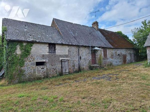 Fermette à rénover, comprenant :
- au rez de chaussée : entrée, cuisine, séjour salon, deux ch...