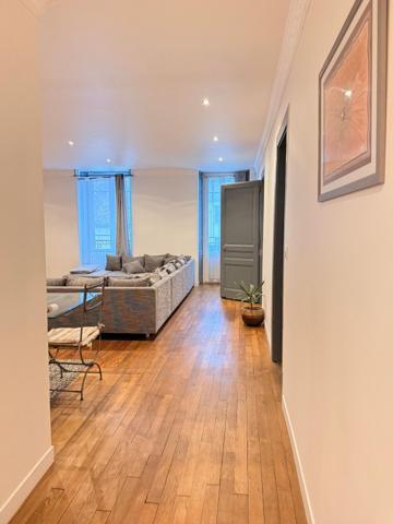 Appartement de standing de 121 m2, 3 ch, cave et jardin