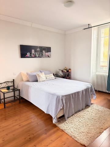 Appartement de standing de 121 m2, 3 ch, cave et jardin