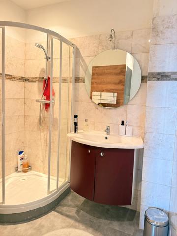 Appartement de standing de 121 m2, 3 ch, cave et jardin