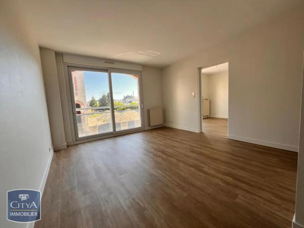 Appartement à louer 2 pièces 45.77m² Laval (53000)