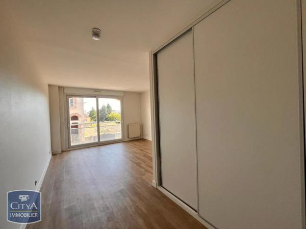 Appartement à louer 2 pièces 45.77m² Laval (53000)