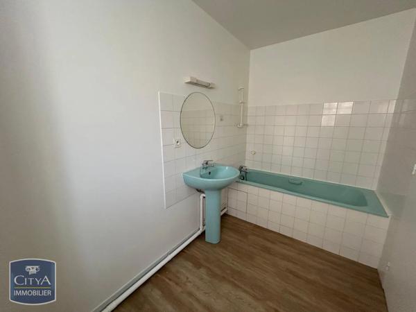 Appartement à louer 2 pièces 45.77m² Laval (53000)