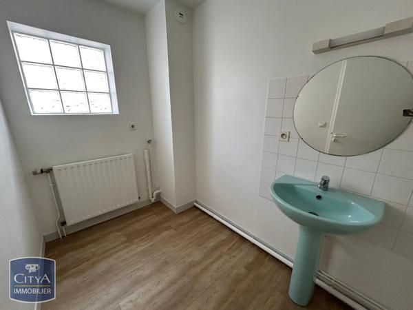 Appartement à louer 2 pièces 45.77m² Laval (53000)