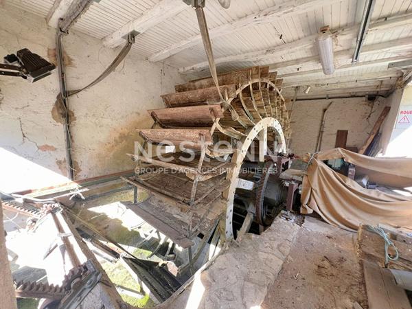 BIEN RARE ! MOULIN DE CARCTERE AVEC SA ROUE ET SON BIEF À VENDRE PROCHE CHABRIS (INDRE 36)