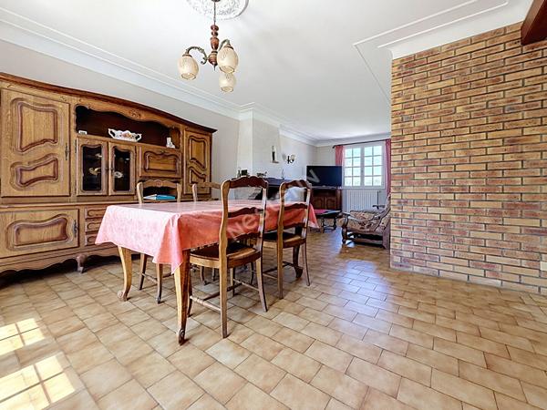 Maison à vendre à la Varenne - Proche bourg - Garage 70 m² non attenant