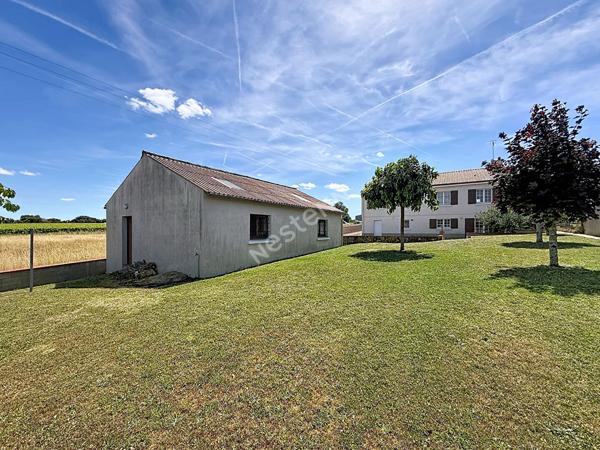 Maison à vendre à la Varenne - Proche bourg - Garage 70 m² non attenant