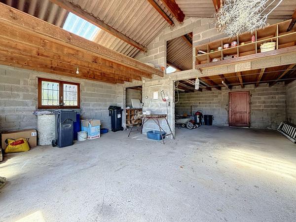 Maison à vendre à la Varenne - Proche bourg - Garage 70 m² non attenant