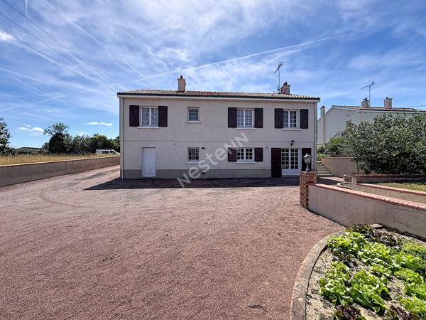 Maison à vendre à la Varenne - Proche bourg - Garage 70 m² non attenant