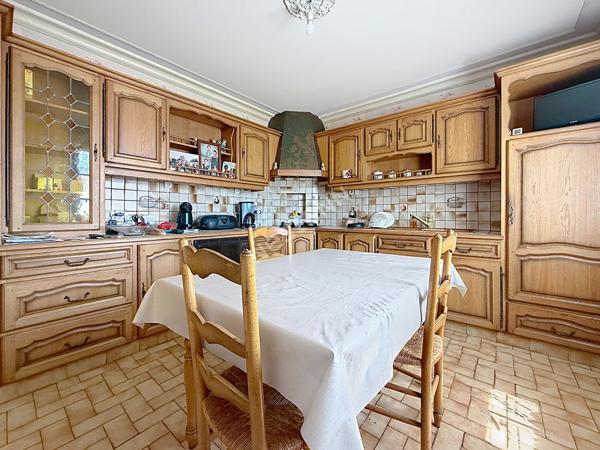 Maison à vendre à la Varenne - Proche bourg - Garage 70 m² non attenant