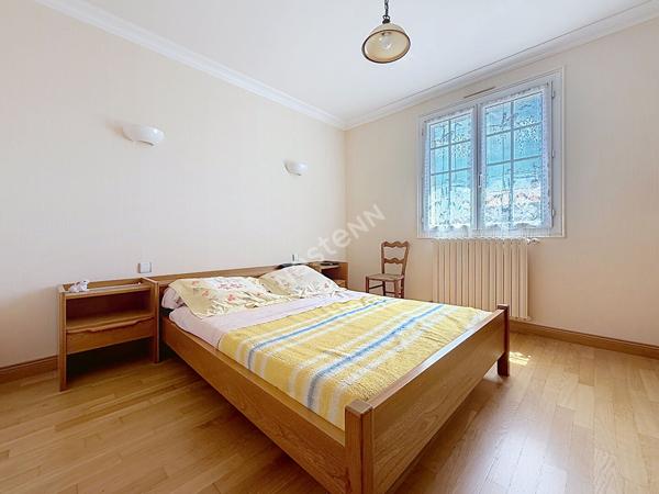 Maison à vendre à la Varenne - Proche bourg - Garage 70 m² non attenant