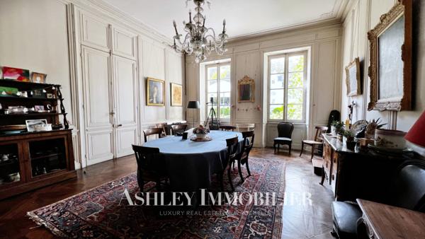 A VENDRE HOTEL PARTICULIER CENTRE VILLE DE LA ROCHELLE