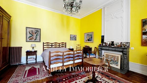 A VENDRE HOTEL PARTICULIER CENTRE VILLE DE LA ROCHELLE