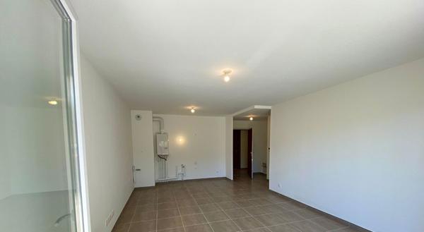 Appartement à louer 1 040 € CC Marseille 3 p 61 m² DPE