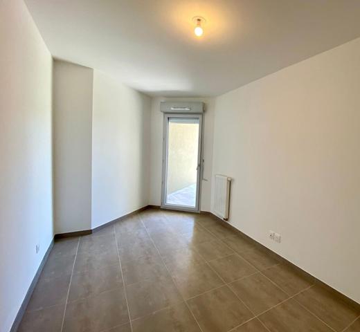 Appartement à louer 1 040 € CC Marseille 3 p 61 m² DPE