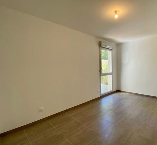 Appartement à louer 1 040 € CC Marseille 3 p 61 m² DPE