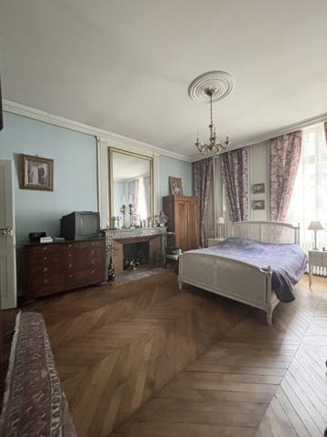 Belle demeure de 200m² au centre ville de Châtillon-sur-Seine sur 650m² de terrain avec atelier . Châtillon-sur-Seine (21400)