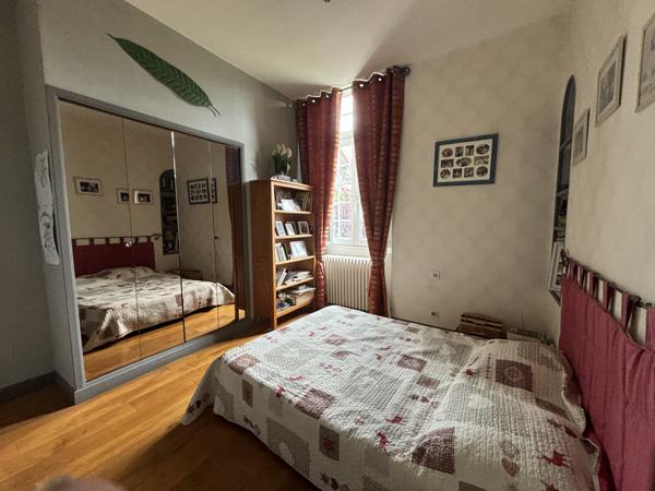 Belle demeure de 200m² au centre ville de Châtillon-sur-Seine sur 650m² de terrain avec atelier . Châtillon-sur-Seine (21400)