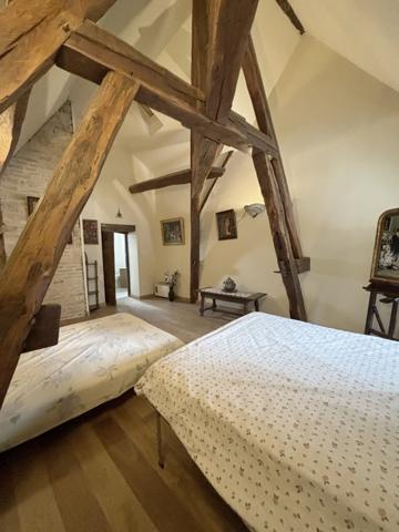 Belle demeure de 200m² au centre ville de Châtillon-sur-Seine sur 650m² de terrain avec atelier . Châtillon-sur-Seine (21400)