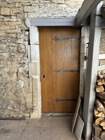 Belle demeure de 200m² au centre ville de Châtillon-sur-Seine sur 650m² de terrain avec atelier . Châtillon-sur-Seine (21400)