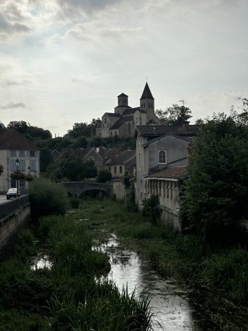 Belle demeure de 200m² au centre ville de Châtillon-sur-Seine sur 650m² de terrain avec atelier . Châtillon-sur-Seine (21400)