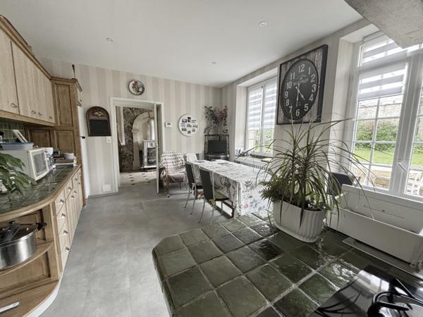 Belle demeure de 200m² au centre ville de Châtillon-sur-Seine sur 650m² de terrain avec atelier . Châtillon-sur-Seine (21400)