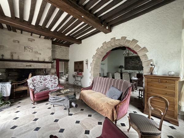 Belle demeure de 200m² au centre ville de Châtillon-sur-Seine sur 650m² de terrain avec atelier . Châtillon-sur-Seine (21400)