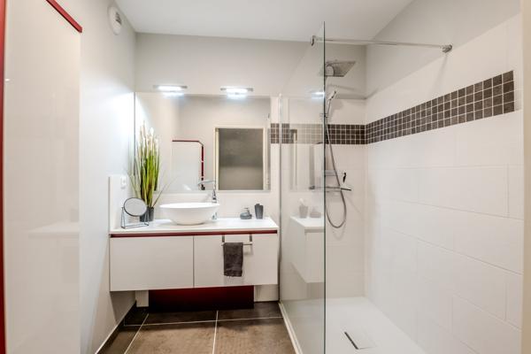 ANTHY-SUR-LÉMAN – APPARTEMENT TRAVERSANT AVEC VUE EXCEPTIONNELLE SUR LE LAC