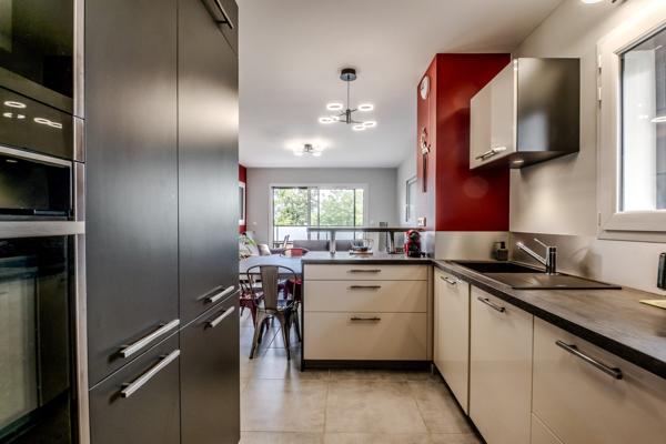 ANTHY-SUR-LÉMAN – APPARTEMENT TRAVERSANT AVEC VUE EXCEPTIONNELLE SUR LE LAC