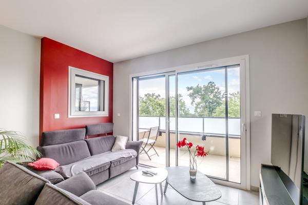 ANTHY-SUR-LÉMAN – APPARTEMENT TRAVERSANT AVEC VUE EXCEPTIONNELLE SUR LE LAC