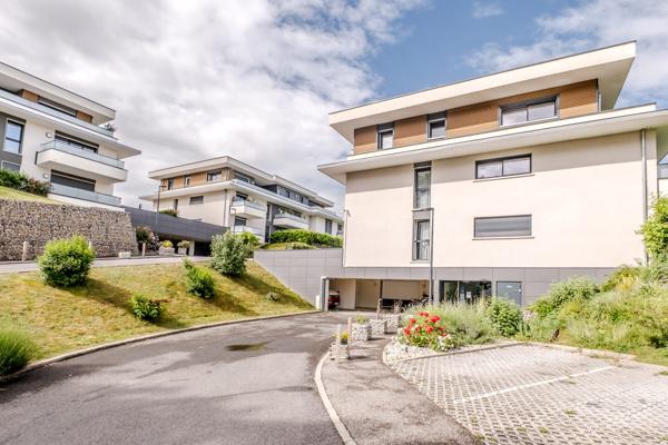 ANTHY-SUR-LÉMAN – APPARTEMENT TRAVERSANT AVEC VUE EXCEPTIONNELLE SUR LE LAC