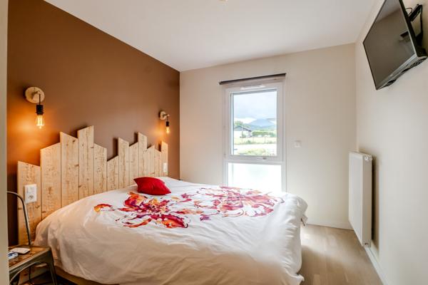 ANTHY-SUR-LÉMAN – APPARTEMENT TRAVERSANT AVEC VUE EXCEPTIONNELLE SUR LE LAC