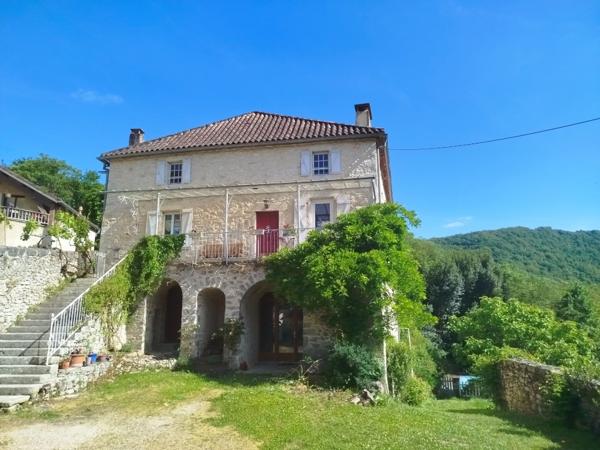 Ensemble immobilier, maison et logements locatifs sur 1,5 ha de terrain