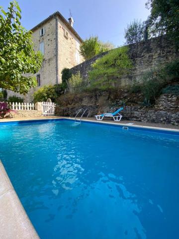 Ensemble immobilier, maison et logements locatifs sur 1,5 ha de terrain