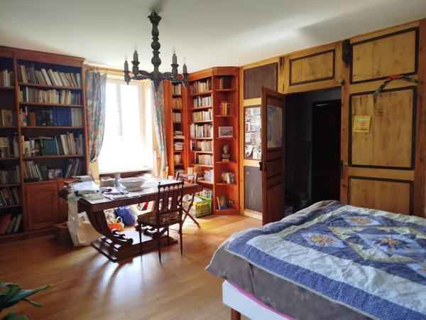 Ensemble immobilier, maison et logements locatifs sur 1,5 ha de terrain