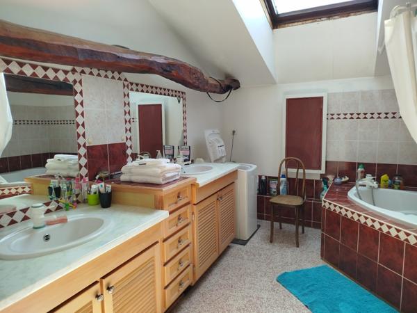 Ensemble immobilier, maison et logements locatifs sur 1,5 ha de terrain