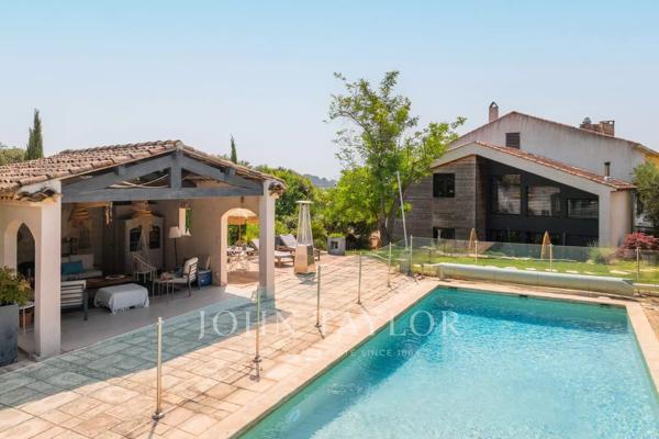 Maison de caractère avec piscine et grand terrain à vendre à Ventabren – Proche Aix-en-Provence