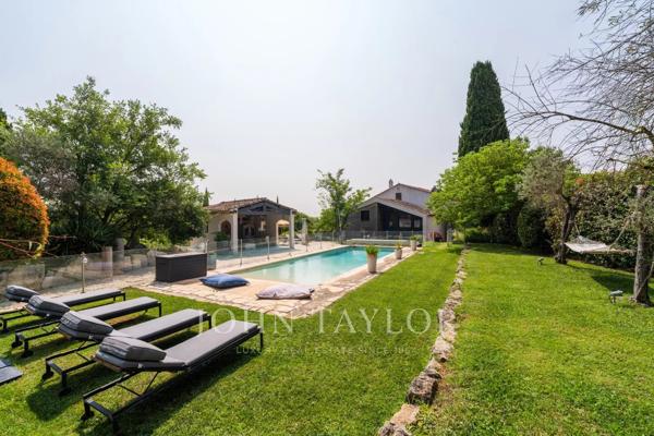 Maison de caractère avec piscine et grand terrain à vendre à Ventabren – Proche Aix-en-Provence