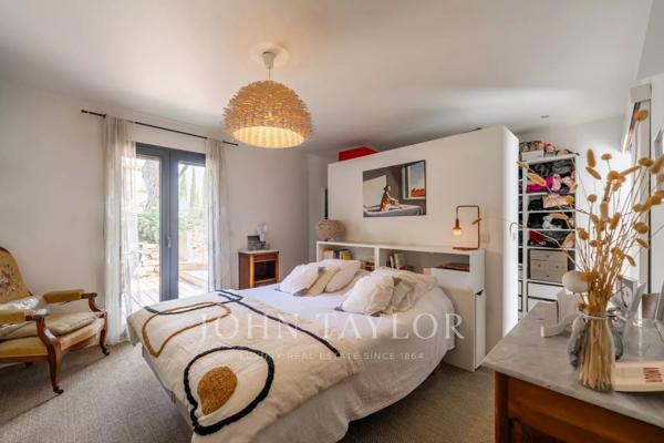 Maison de caractère avec piscine et grand terrain à vendre à Ventabren – Proche Aix-en-Provence