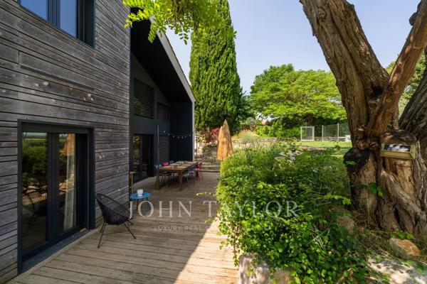 Maison de caractère avec piscine et grand terrain à vendre à Ventabren – Proche Aix-en-Provence