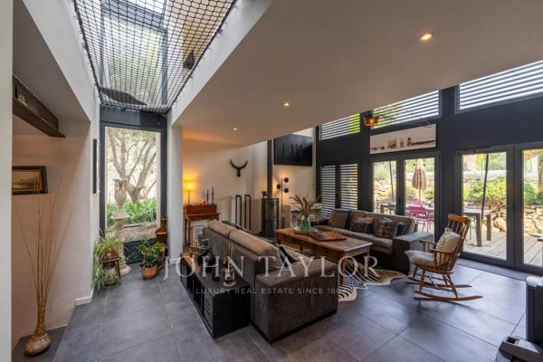 Maison de caractère avec piscine et grand terrain à vendre à Ventabren – Proche Aix-en-Provence