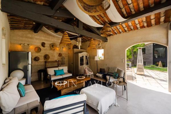 Maison de caractère avec piscine et grand terrain à vendre à Ventabren – Proche Aix-en-Provence