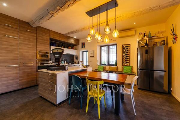 Maison de caractère avec piscine et grand terrain à vendre à Ventabren – Proche Aix-en-Provence