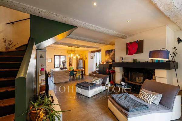 Maison de caractère avec piscine et grand terrain à vendre à Ventabren – Proche Aix-en-Provence
