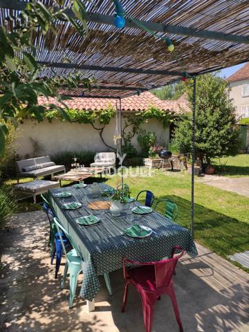 MAISON À VENDRE DE 6 PIÈCES DE 166,00 M²