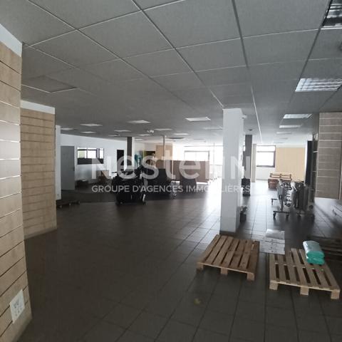 Exceptionnel emplacement - A louer Local commercial Vannes  492 m2