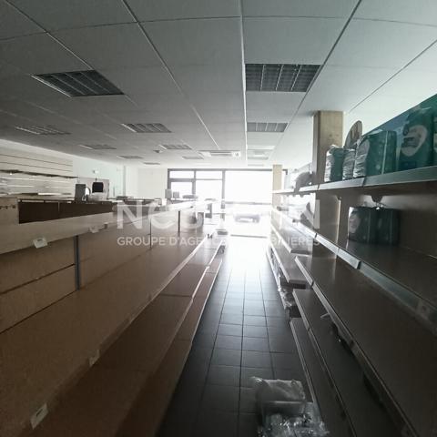 Exceptionnel emplacement - A louer Local commercial Vannes  492 m2
