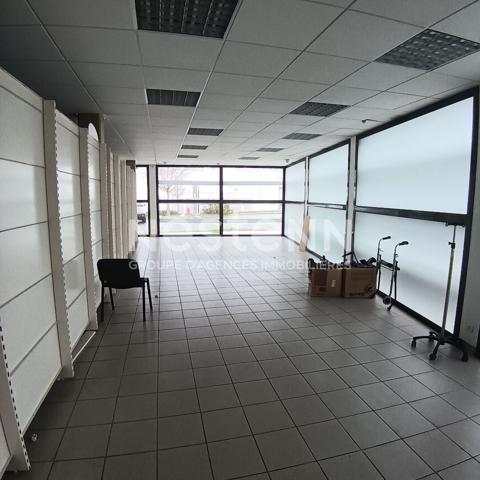Exceptionnel emplacement - A louer Local commercial Vannes  492 m2