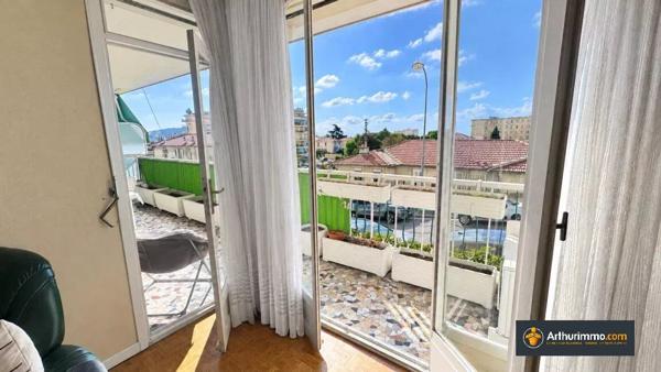 Vente                                                      Appartement
                        
                     4 pièces                      85 m2                     à Nice