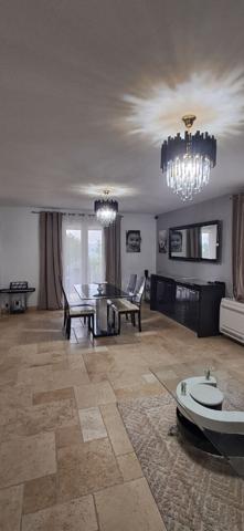 BELLE MAISON AVEC PISCINE MEUBLEE VILLENEUVE